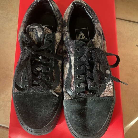 Vans Tennis Shoes - Picture 5 of 9